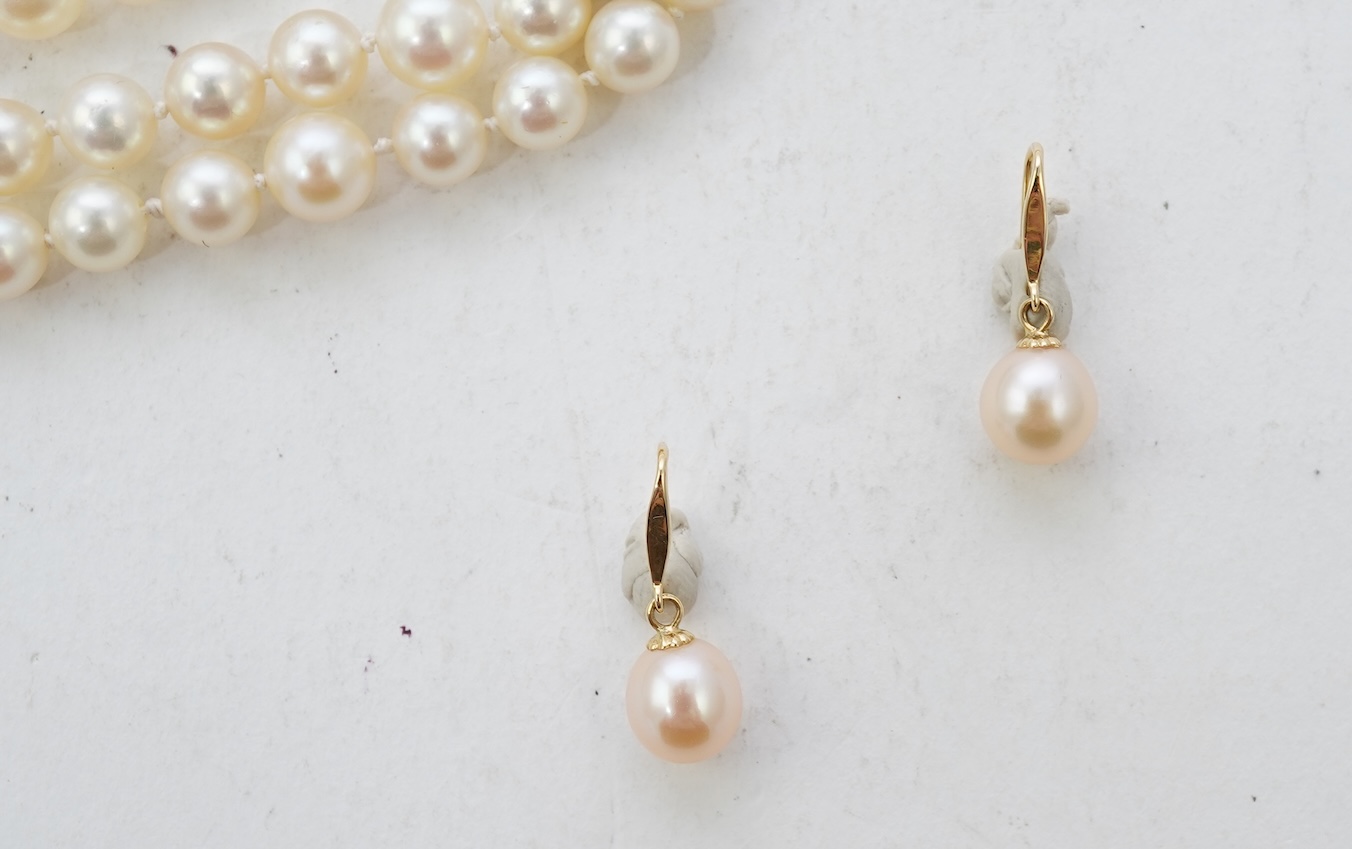 A collection of cultured pearl jewels